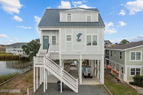 130 Lumberton St, Holden Beach, NC 28462