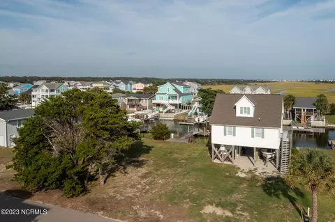 134 Dolphin Dr, Holden Beach, NC 28462