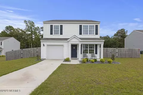 395 High Ridge Ct, Sneads Ferry, NC 28460