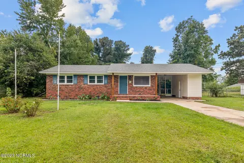 4 Oxford Dr, Jacksonville, NC 28546
