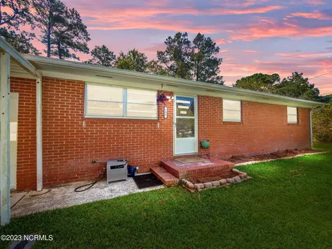 105 Melody Ln, Jacksonville, NC 28540