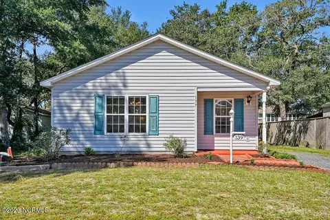 139 NW 5th St, Oak Island, NC 28465
