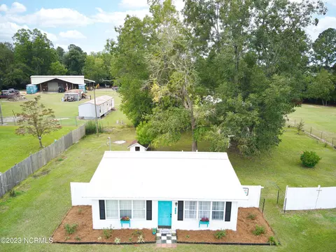 7459 Old Highway 74, Evergreen, NC 28438