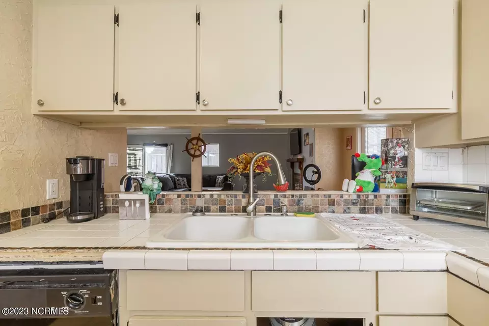  220 W Saltwood Pl, Jacksonville, NC 28540 photo 6