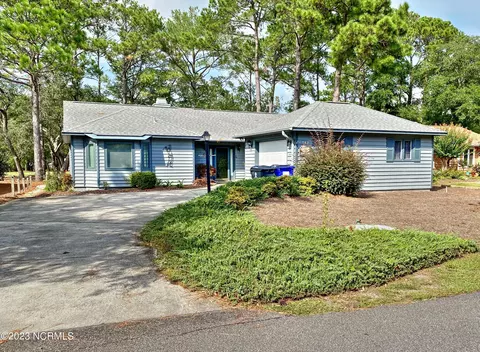 707 Fairway Dr E, Sunset Beach, NC 28468