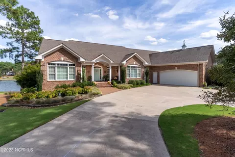 118 Dennis Cir, West End, NC 27376