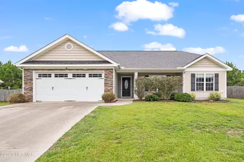 700 Jasmine Ln, Jacksonville, NC 28546