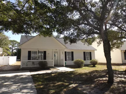 124 NE 10th St, Oak Island, NC 28465