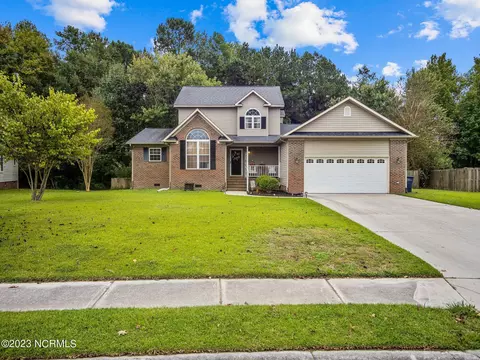 311 Richmond Dr, Jacksonville, NC 28540