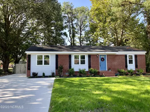 705 Briarwood Rd, Elizabeth City, NC 27909