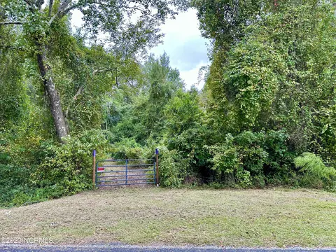 508 Plantation Rd, Trenton, NC 28585