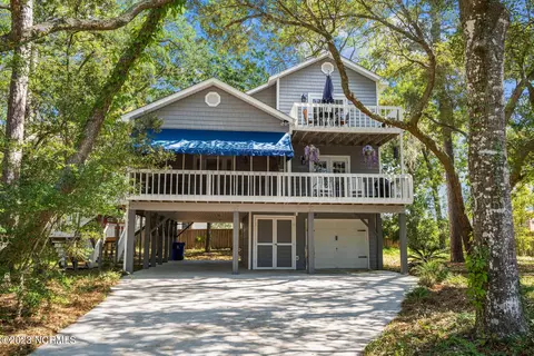 108 SW 24th St, Oak Island, NC 28465