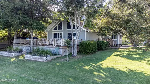 614 Barbour Point Rd, Swansboro, NC 28584