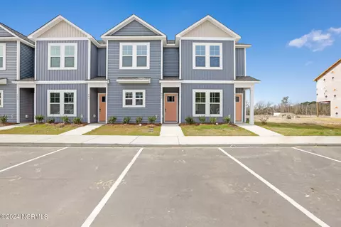 609 Jacks Crossing Dr, Hubert, NC 28539