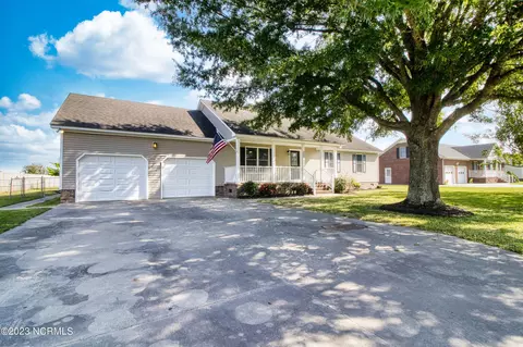 300 Everett Dr, Elizabeth City, NC 27909