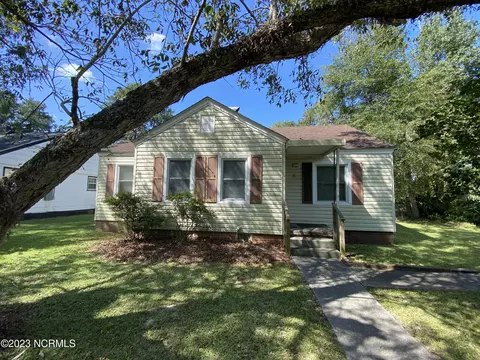 21 E Bayshore Blvd, Jacksonville, NC 28540