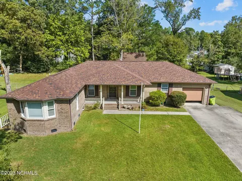 2222 Steeple Chase Dr, Trent Woods, NC 28562