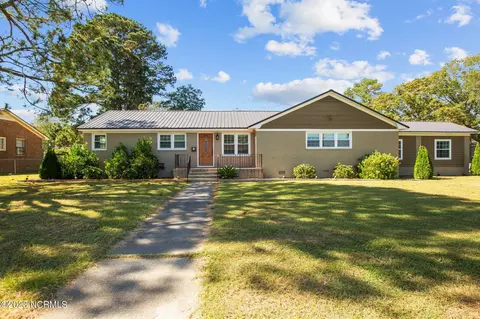 219 Martin Luther King Jr Dr, La Grange, NC 28551