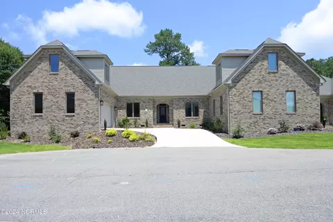 5 Regency Ct #11, Pinehurst, NC 28374