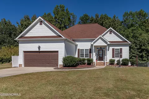 224 Starcrest Dr, Pikeville, NC 27863