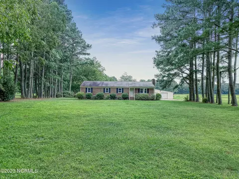 276 W Gibbs Rd, Knotts Island, NC 27950