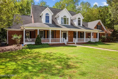 104 Maurice Ct, Chocowinity, NC 27817