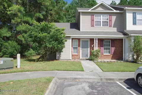 401 Meadowbrook Ln, Jacksonville, NC 28546