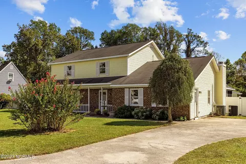 3005 Franks Dr, Morehead City, NC 28557