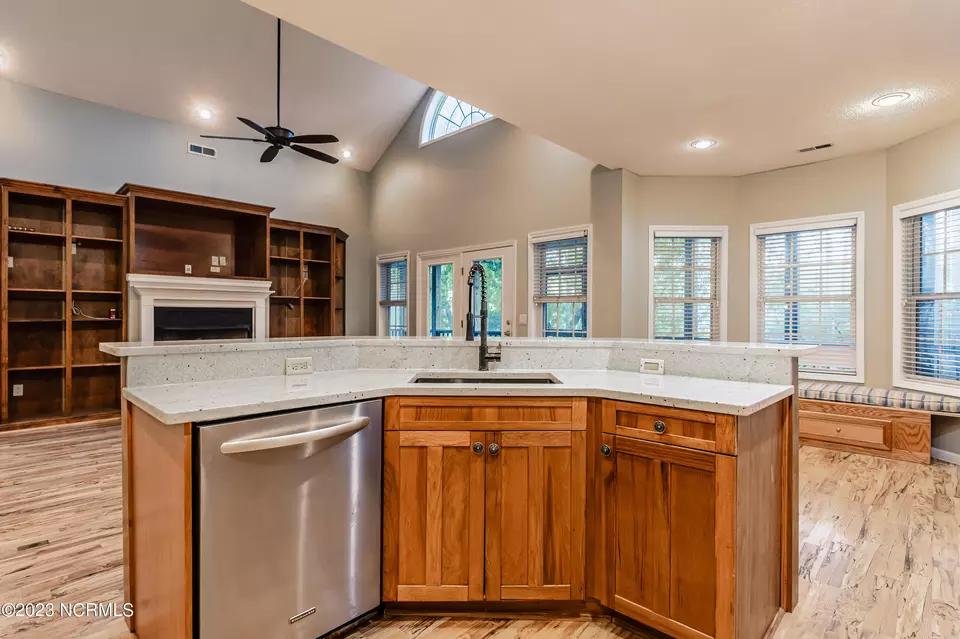  409 Tate Lake Dr, Southport, NC 28461 photo 9