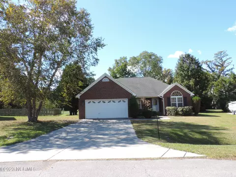 130 Hidden Pond Dr, New Bern, NC 28562