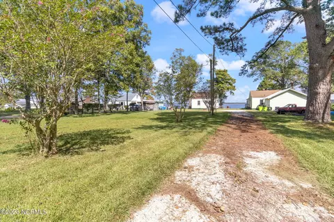 810 Neuse Dr, New Bern, NC 28560