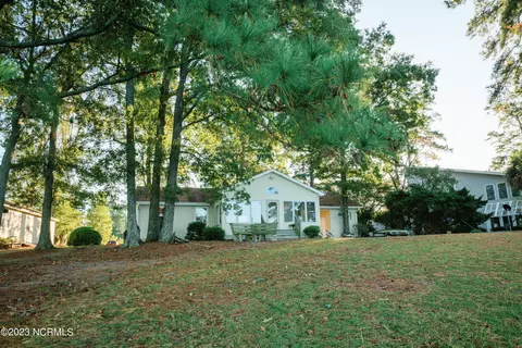 2437 Bayview Rd, Bath, NC 27808
