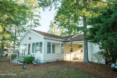 2437 Bayview Rd, Bath, NC 27808 photo 2