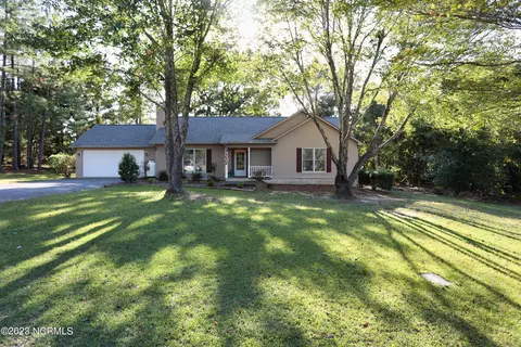105 Birch Pl, West End, NC 27376