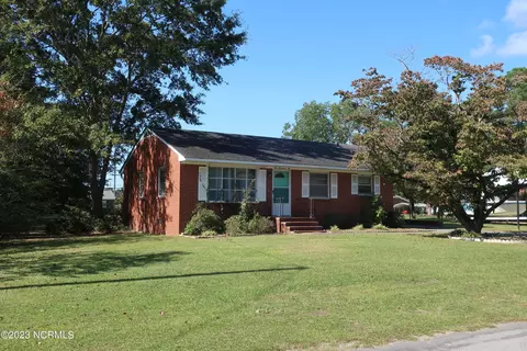 106 Pine Ln, Washington, NC 27889