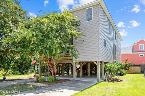 905 Ocean Blvd #1, Carolina Beach, NC 28428