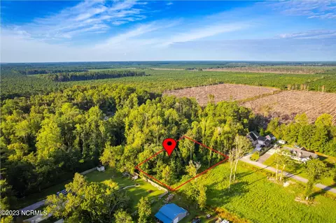 162 Country Club Ln, Newport, NC 28570
