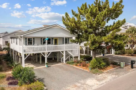 426 6th St, Sunset Beach, NC 28468