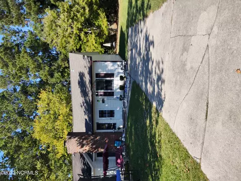 137 Pine Crest Dr, Jacksonville, NC 28546