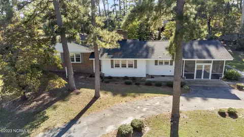 2503 First Ave, Elizabethtown, NC 28337