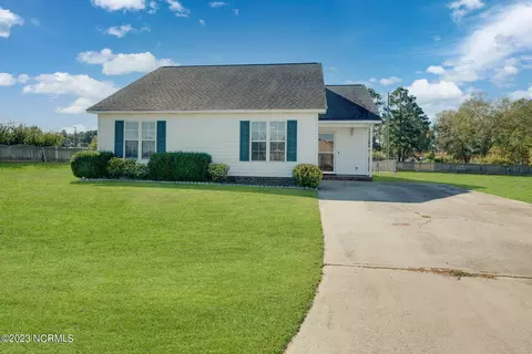 3920 Countryaire Dr, Ayden, NC 28513