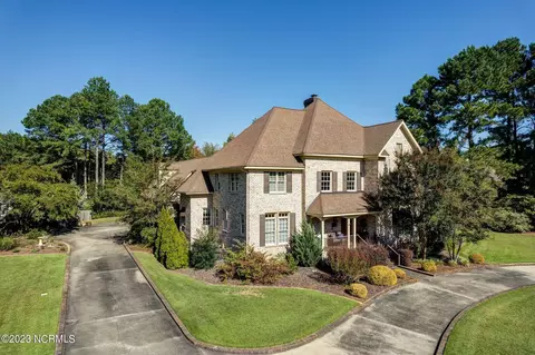 1100 Royal Ridge Dr, Rocky Mount, NC 27804