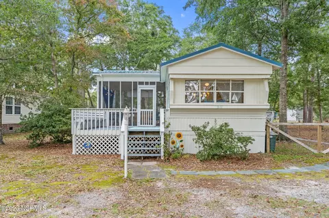 211 Magnolia Dr, Sunset Beach, NC 28468