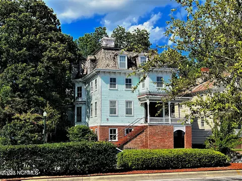 214 S Front St, New Bern, NC 28560