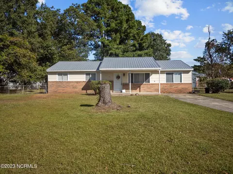 406 Dale Dr, Jacksonville, NC 28540
