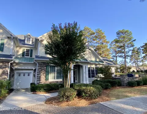 300 Cochrane Castle Cir # 2, Pinehurst, NC 28374