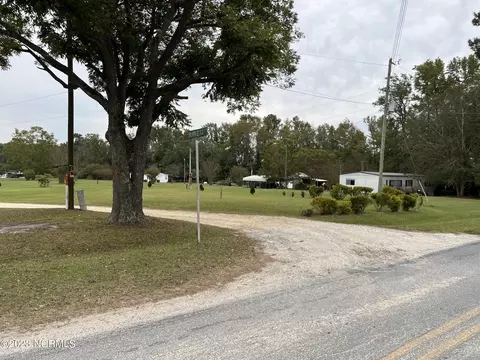 01 Burgess Ln, Clinton, NC 28328