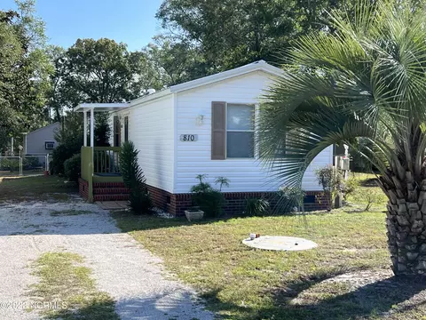 810 Live Oak Dr, Sunset Beach, NC 28468