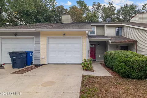 21 S Onsville Pl, Jacksonville, NC 28546