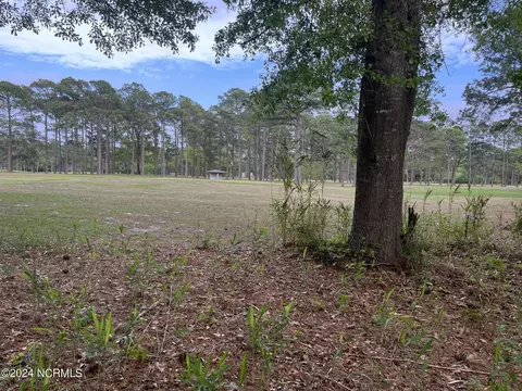 325 Country Club Dr W, Minnesott Beach, NC 28510